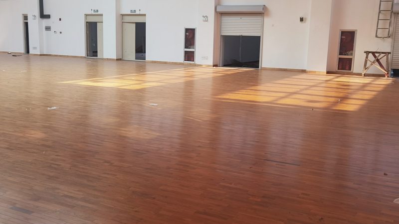 石塑地板批发：规格与报价的深度解析**